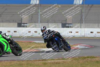 media/Nov-26-2022-Fastrack Riders (Sat) [[b001e85eef]]/Level 2/Session 3 Outside Turn 9/